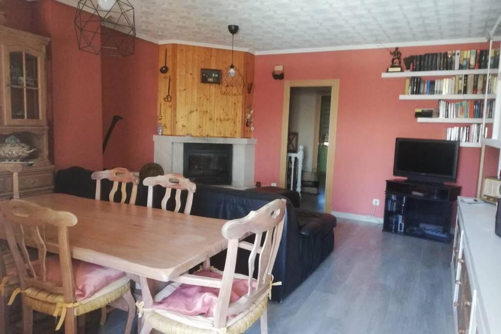 Casa Con Terraza/Confortable House With Terrace Aigues Екстер'єр фото